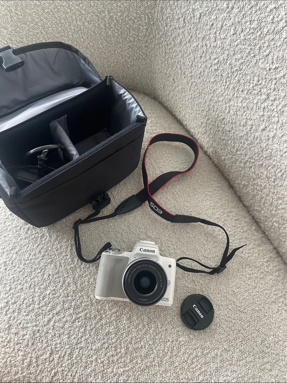 Canon EOS M50 - Picture 2 of 7